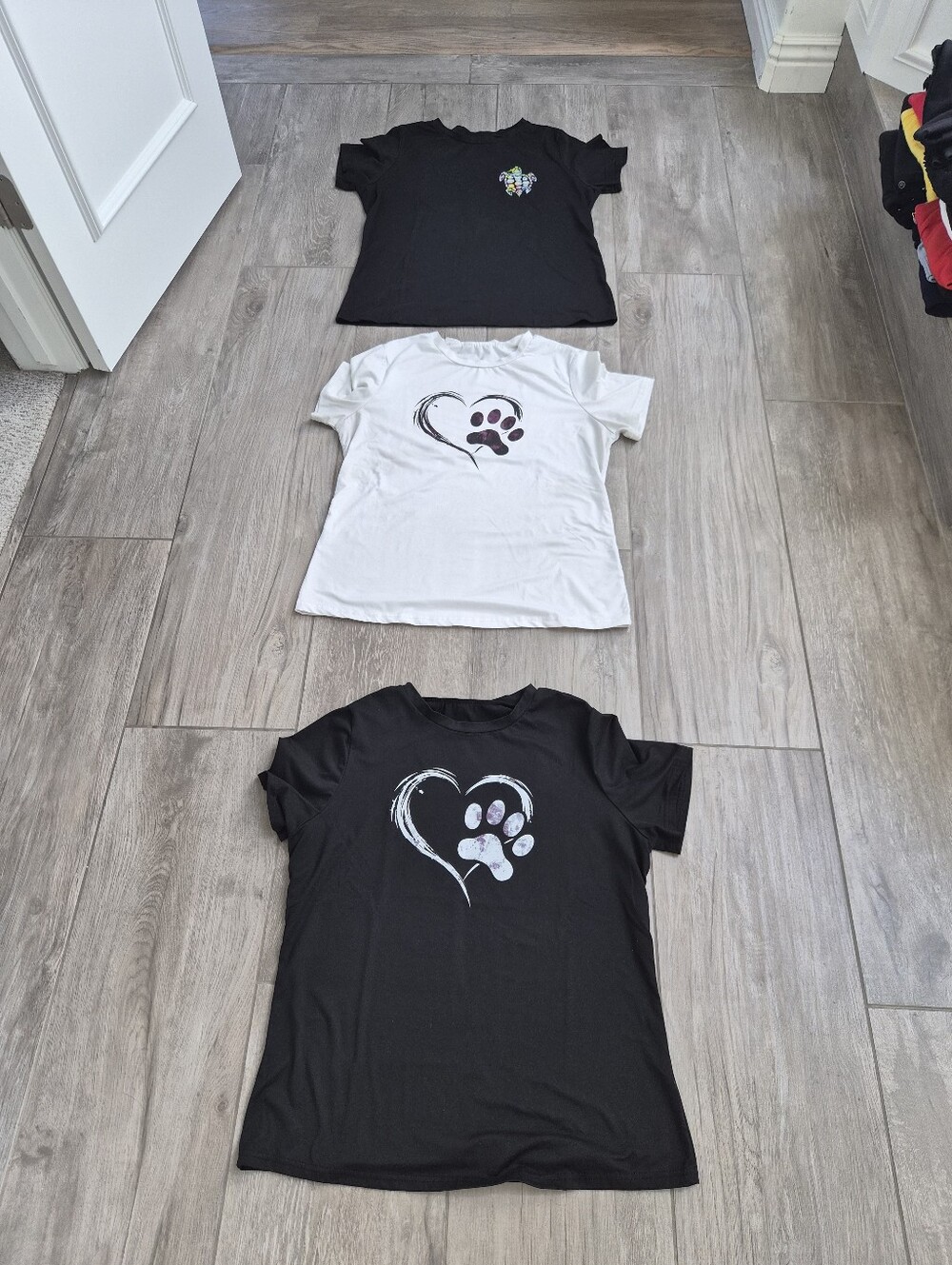 Women's Heart Paw & Turtle 3 Graphic Tee - Black & White